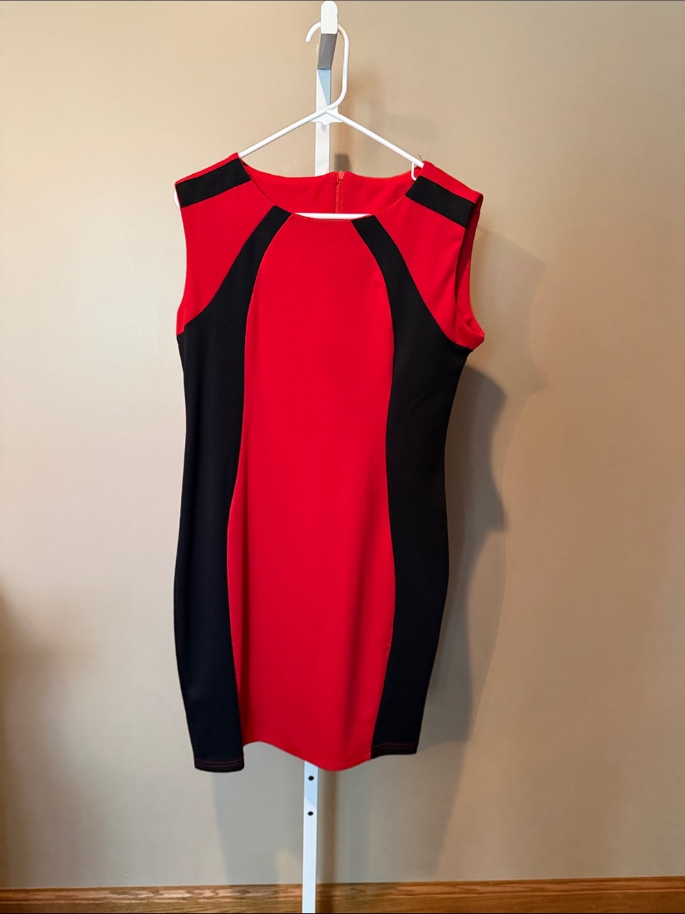 Red and Black Colorblock Sleeveless Sheath Dress